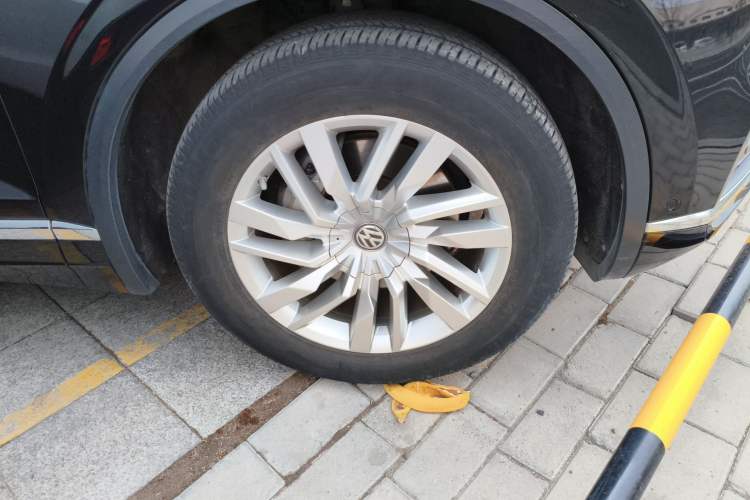 Used Volkswagen Touareg 2019 2.0TSI Ruiyi Edition China VI Standard Right Front Wheel Hub