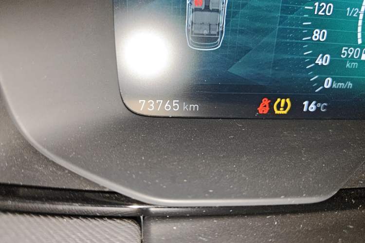 Used Lynk & Co 01 2019 2.0T Two-Wheel-Drive Pro Version China VI Standard Odometer Close Up