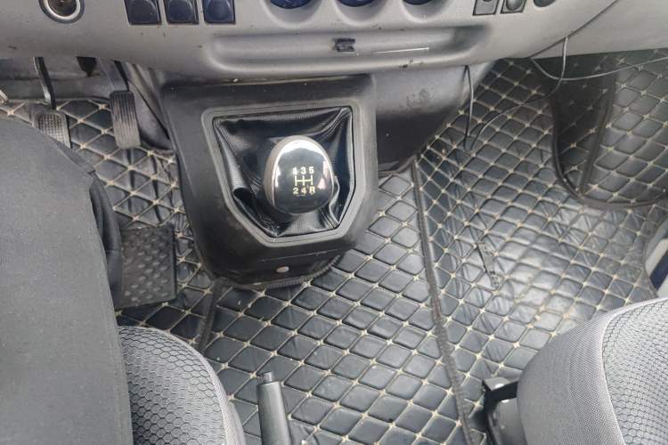 Used JMC Transit 2019 2.8T Commercial Version Long Wheelbase Mid-Roof 7-Seater Rear Single Tire China VI Emission Standard – JX493
