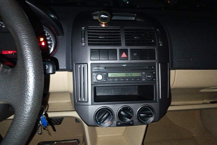 Used Volkswagen Polo 2009 Jingqu 1.4L Automatic Elegant Edition Audio And AC Panel