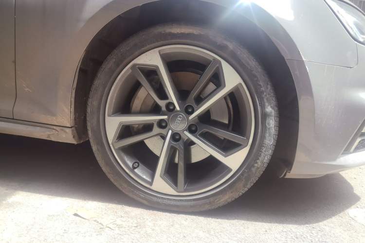 Used Audi A4L 2017 45 TFSI quattro Sport Edition Right Front Wheel Hub