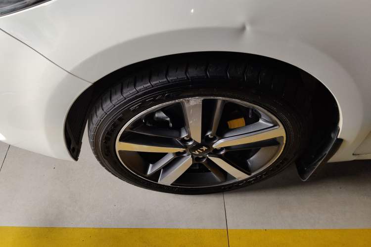 Used Kia K3 2017 1.6L Automatic 15th Anniversary Special Edition GLS Left Front Wheel Hub