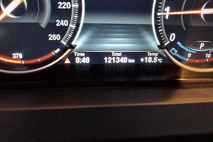 Used BMW 5 Series 2017 525Li Leading Model Odometer Close Up