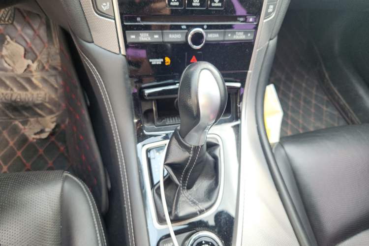 Used Infiniti Q50L 2016 2.0T Enjoyment Edition Gear Lever