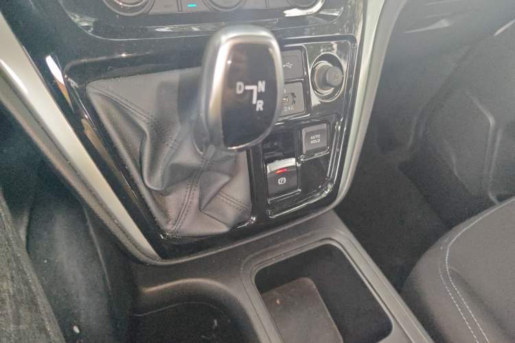 Used JAC Refine M3 2024 PLUS 2.0L HEV Comfort Edition Gear Lever