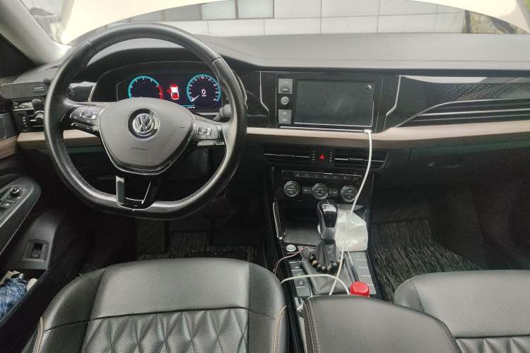 Used Volkswagen Passat 2019 330TSI Luxury Edition China VI Standard
