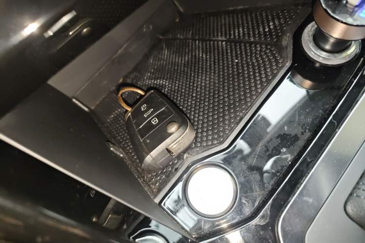 Used Volkswagen T-ROC 2019 280TSI DSG Two-Wheel Drive Comfort Version China VI Standard Vehicle Key