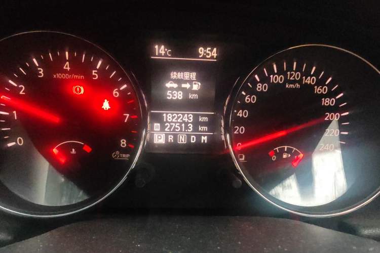 Used Nissan Qashqai 2011 2.0 XV Lea CVT 2WD Odometer Close Up