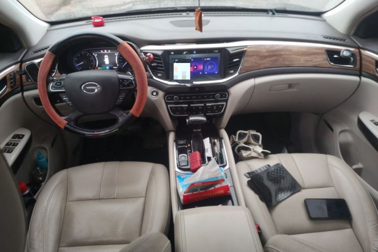 Used GAC Trumpchi GS8 2017 320T Two-Wheel Drive Luxury Smart Connectivity Version (7 Seats) Center Console