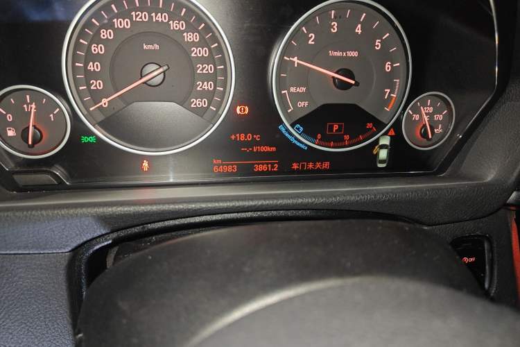 Used BMW 3 Series 2018 320Li Fashion Model Odometer Close Up