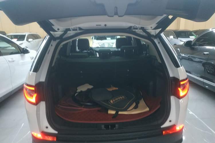 Used Land Rover Discovery Sport 2021 200 PS Family Edition
