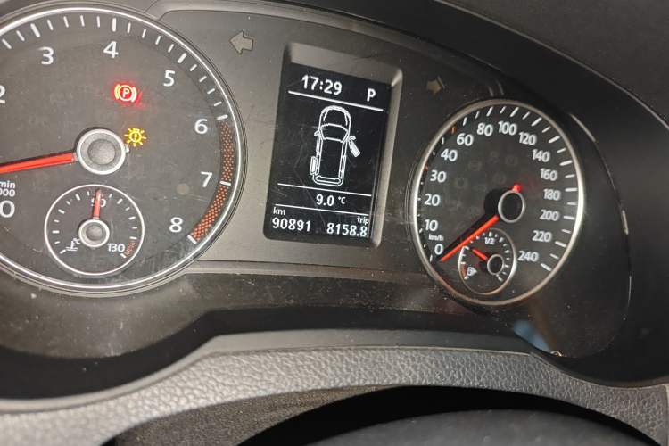 Used Volkswagen Sharan 2016 380TSI Comfort Edition 7-Seater Odometer Close Up