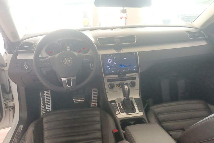 Used Volkswagen FAW-Volkswagen CC 2016 1.8TSI Luxury Model Center Console