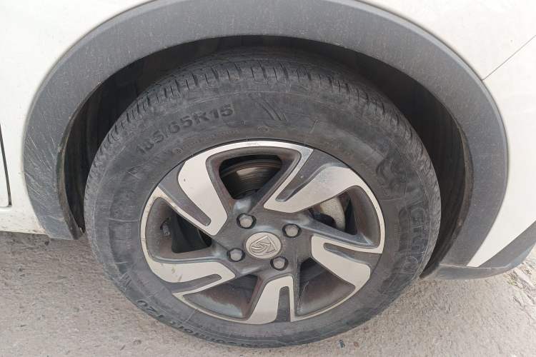 Used Baojun 310W 2018 1.5L Automatic Luxury Version China V Right Front Wheel Hub