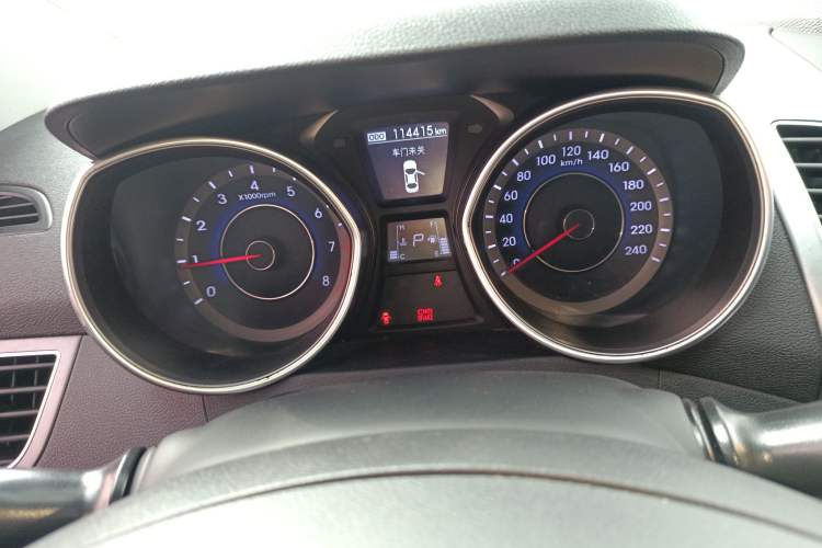 Used Hyundai Elantra (5th Generation / Langdong) 2016 1.6L Automatic Smart Version