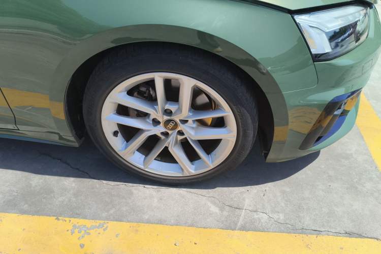 Used Audi A5 2022 Sportback 40 TFSI Fashionable and Dynamic Model Right Front Wheel Hub