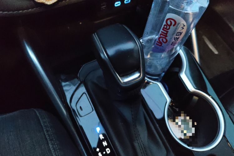 Used Toyota Highlander 2022 Dual-Engine 2.5L Four-Wheel Drive Prestige Version 7 Seats Gear Lever