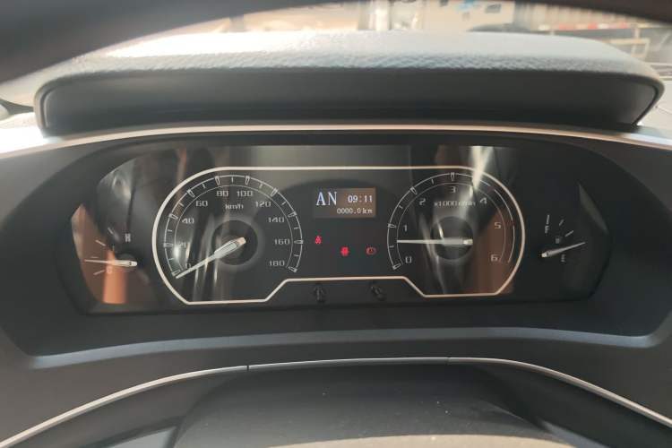 Used SAIC MAXUS Xintu V80  Instrument Cluster