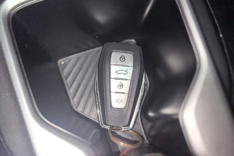 Used Geometry E Firefly 2024 301km Starlight Vehicle Key