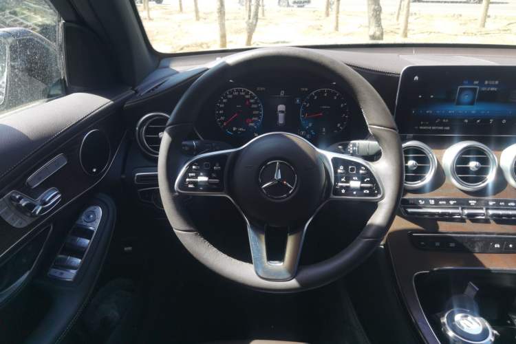 Used Mercedes-Benz GLC 2022 Second Facelift GLC 260 L 4MATIC Luxury Edition Steering Wheel