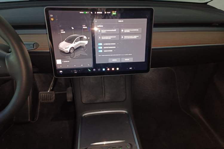 Used Tesla Model Y 2022 Long-Range All-Wheel-Drive Version
