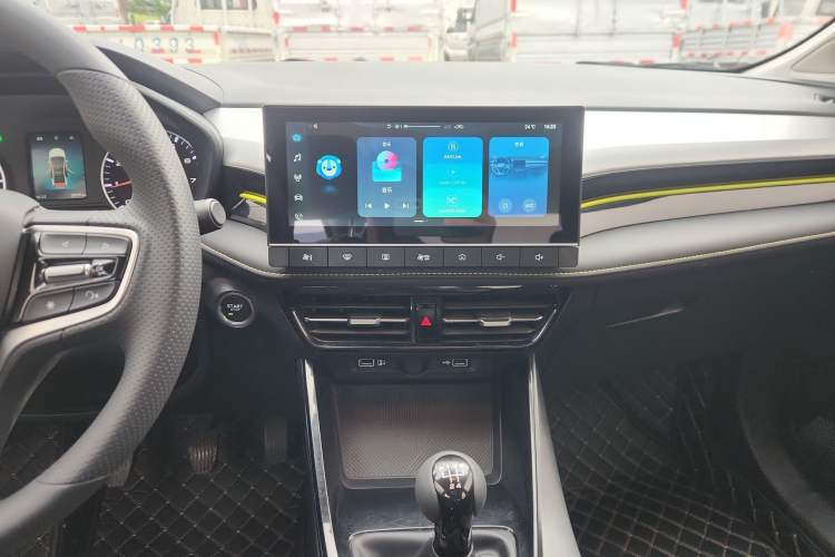 Used Roewe i5 2021 1.5L Manual Platinum Edition Audio And AC Panel