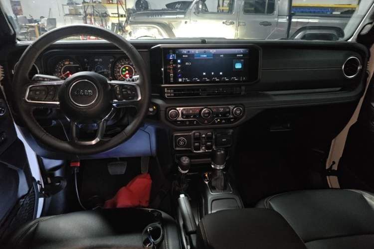 Used Jeep Wrangler 2024 2.0T Sahara Four-Door Edition

