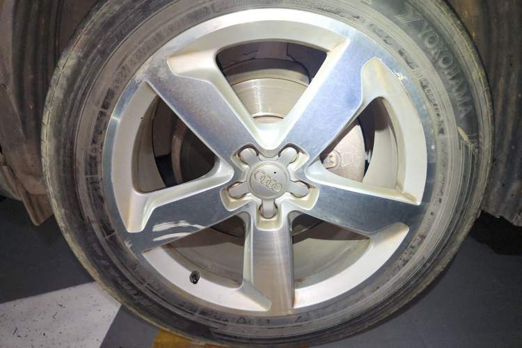 Used Audi Q5 2015 40 TFSI Comfort Model Right Front Wheel Hub