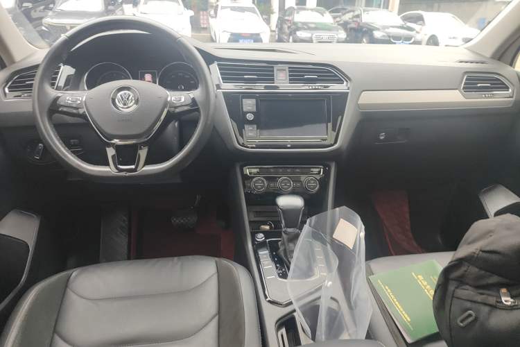 Used Volkswagen Tiguan L 2019 280TSI Automatic Two-Wheel Drive Panoramic Comfort Edition China V Standard Center Console