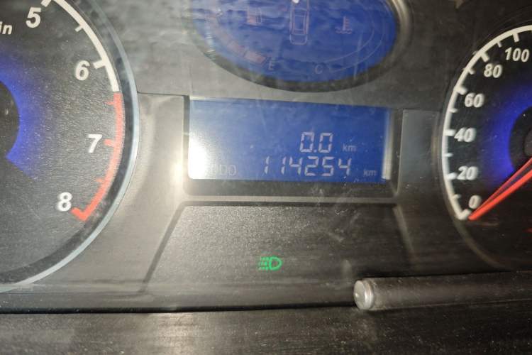 Used Geely Auto Classic Emgrand 2013 Sedan 1.5L Manual Entry-Level Model Odometer Close Up