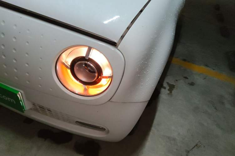 Used ORA Black Cat 2022 351 km Comfort Version Lithium Iron Phosphate Left Front Headlight