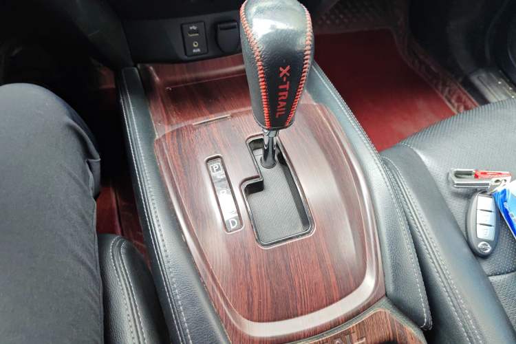 Used Nissan X-Trail 2014 2.0L CVT Comfort Edition 2WD Gear Lever