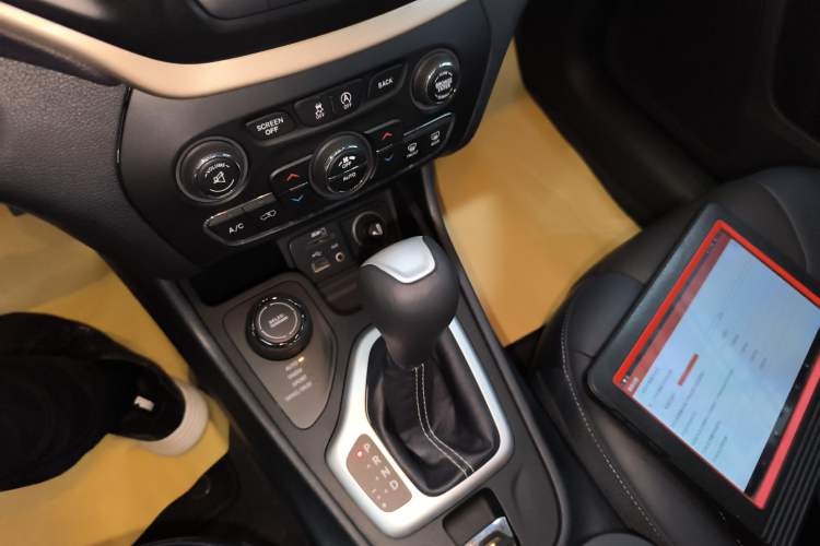 Used Jeep Cherokee 2016 2.4L Professional Smart Version