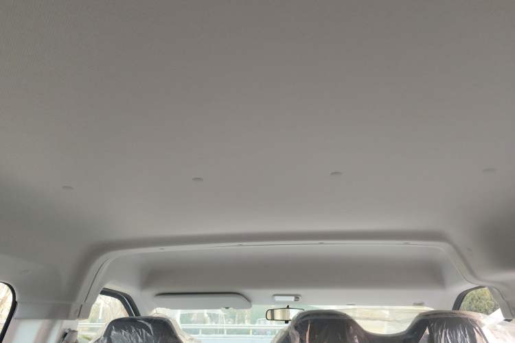 Used SAIC MAXUS Dana V1 2025 V1+ Long Wheelbase Low-Roof Multi-Function Version (62 kWh)