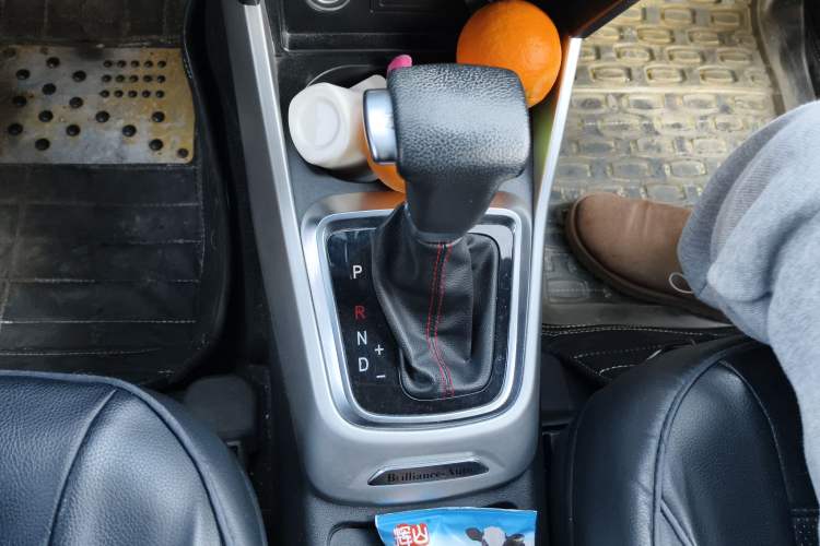 Used Brilliance V3 2015 1.5L Automatic Elite Model Gear Lever