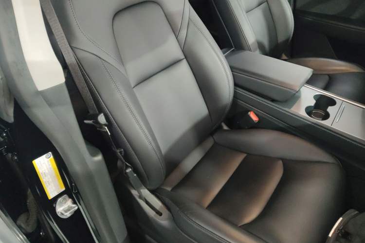 Used Tesla Model Y 2021 Long-Range All-Wheel-Drive Version
