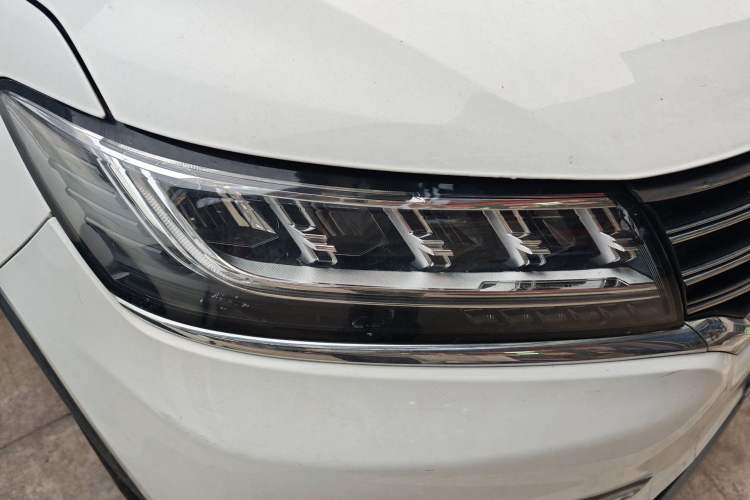 Used Roewe RX5 2018 20T Two-Wheel Drive Automatic Internet Smart Edition
