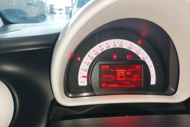 Used smart fortwo 2015 1.0L 52 kW hardtop Dynamic version