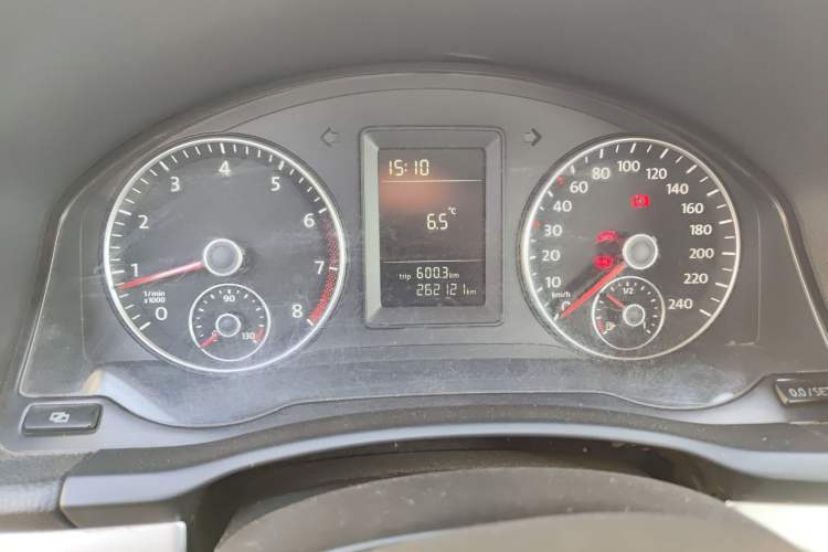 Used Volkswagen Sagitar 2011 1.6L Manual Comfort Version Instrument Cluster