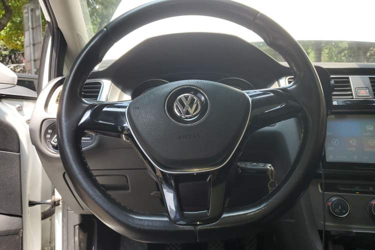 Used Volkswagen Golf 2016 230TSI Manual Comfort Version Steering Wheel