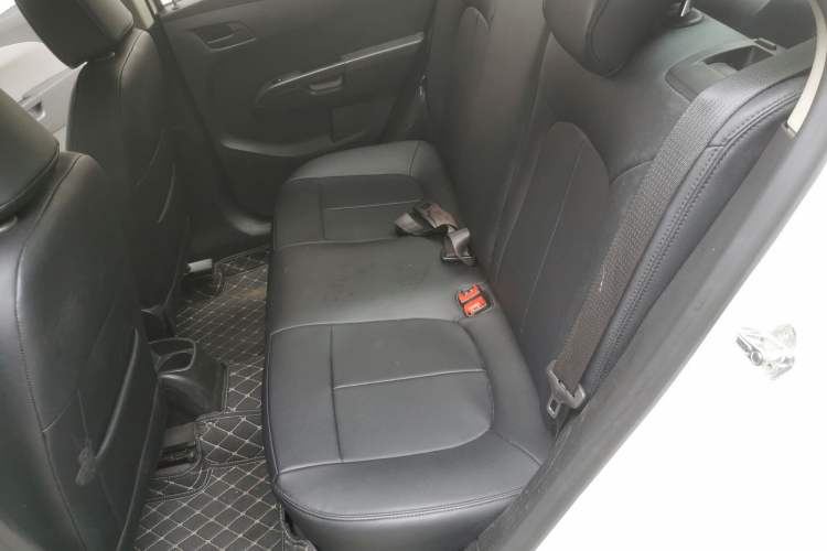 Used Chevrolet Aveo Sonic 2011 Sedan 1.4L MT SL
