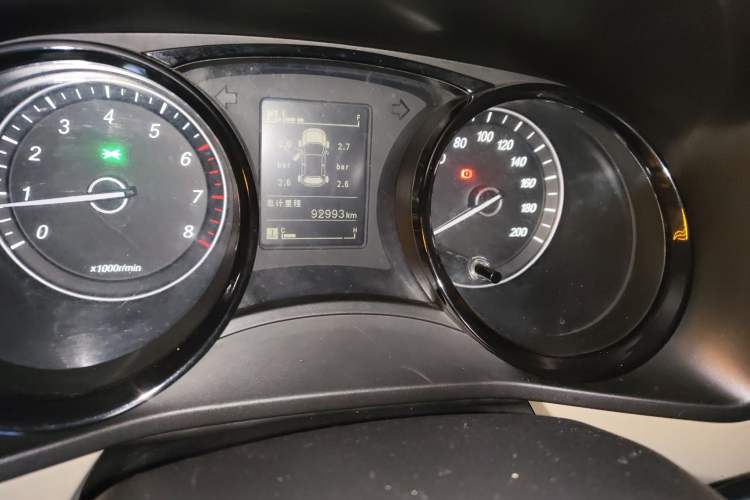 Used Wuling Hongguang PLUS 2019 1.5T Manual Luxury 7-Seater Odometer Close Up