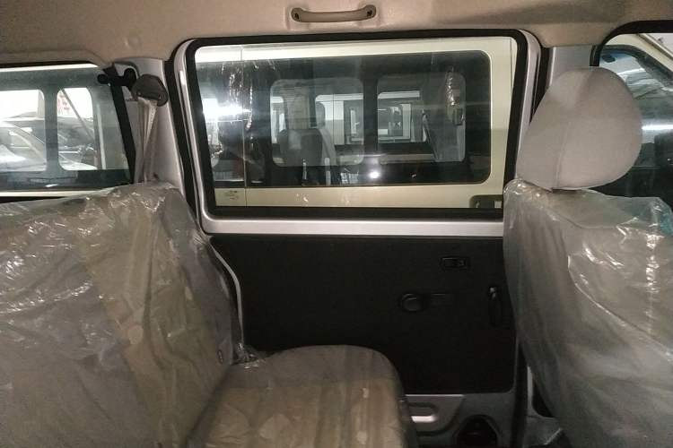 Used Jinbei Hiace X30 2024 1.5L Champion Edition Passenger Vehicle 5/6/7 Seats
