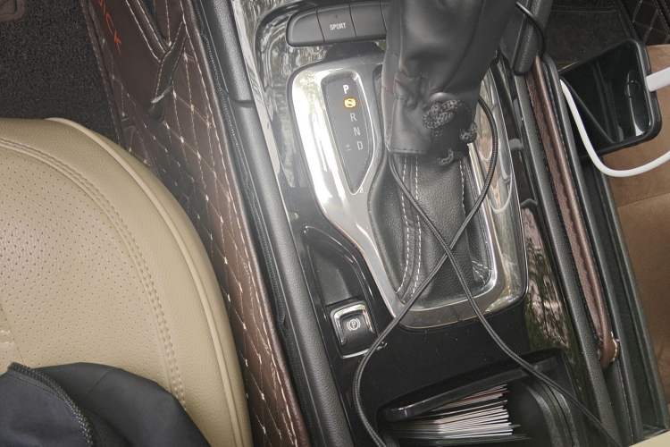 Used Buick Regal 2019 20T Luxury Model China VI Standard Gear Lever