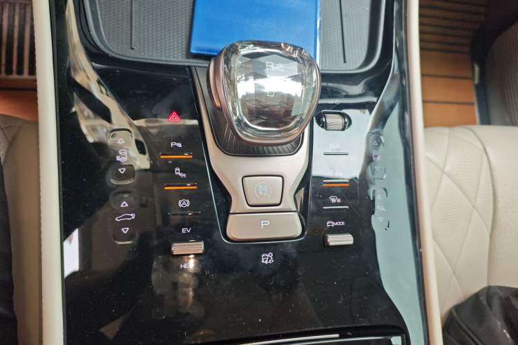 Used Denza D9 2022 DM-i 970 Four-Wheel Drive Prestige Model