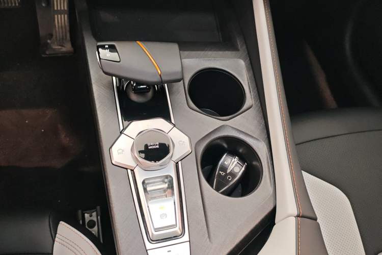 Used Changan UNI-V iDD 2024 Blue Whale Smart Electric iDD 136km ZhiKu Model