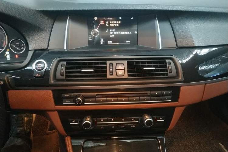 Used BMW 5 Series 2017 520Li Elegant Edition Audio And AC Panel