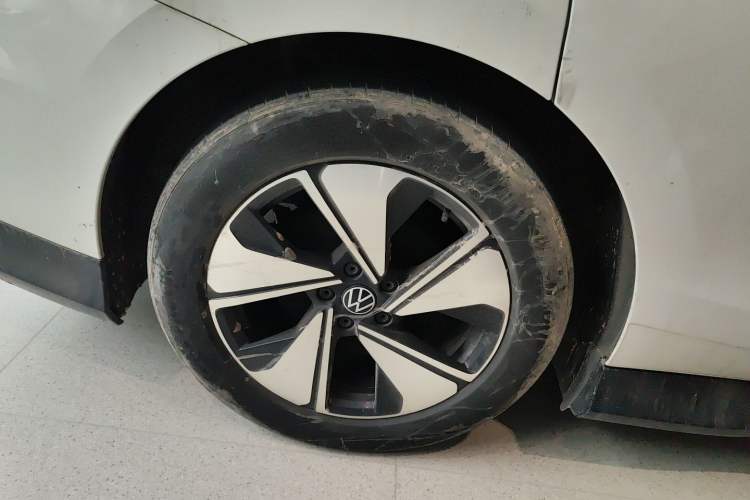 Used Volkswagen ID.7 VIZZION 2024 AIR model Right Rear Wheel Hub