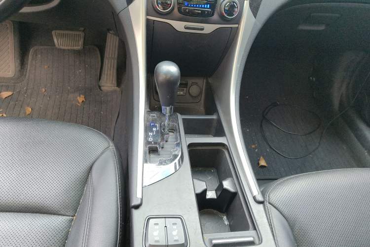 Used Hyundai Sonata 2013 2.4L Automatic Leading Edition China IV Standard Gear Lever