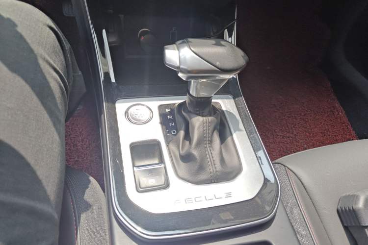 Used Dongfeng Aeolus Yixuan 2020 230T Automatic Dazzle Track Edition Gear Lever